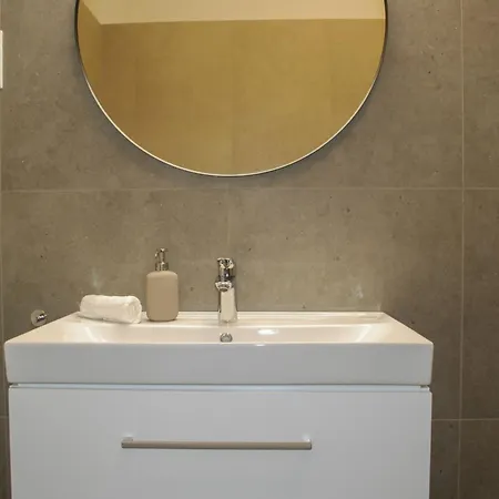 Sunny In Buda Daire *