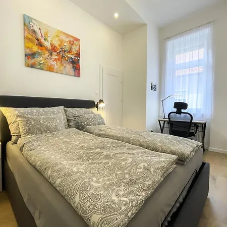 Sunny In Buda Budapeşte