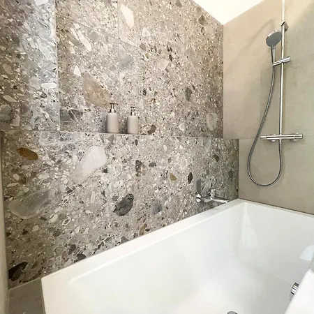 Sunny In Buda * Budapeşte