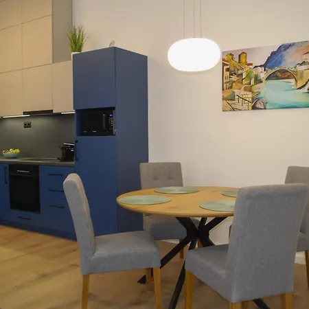 Sunny In Buda Apartment