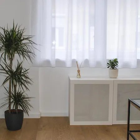 Sunny In Buda Apartment