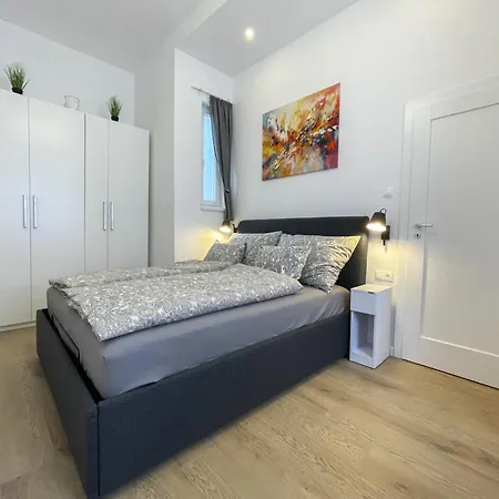 Sunny In Buda Apartment *
